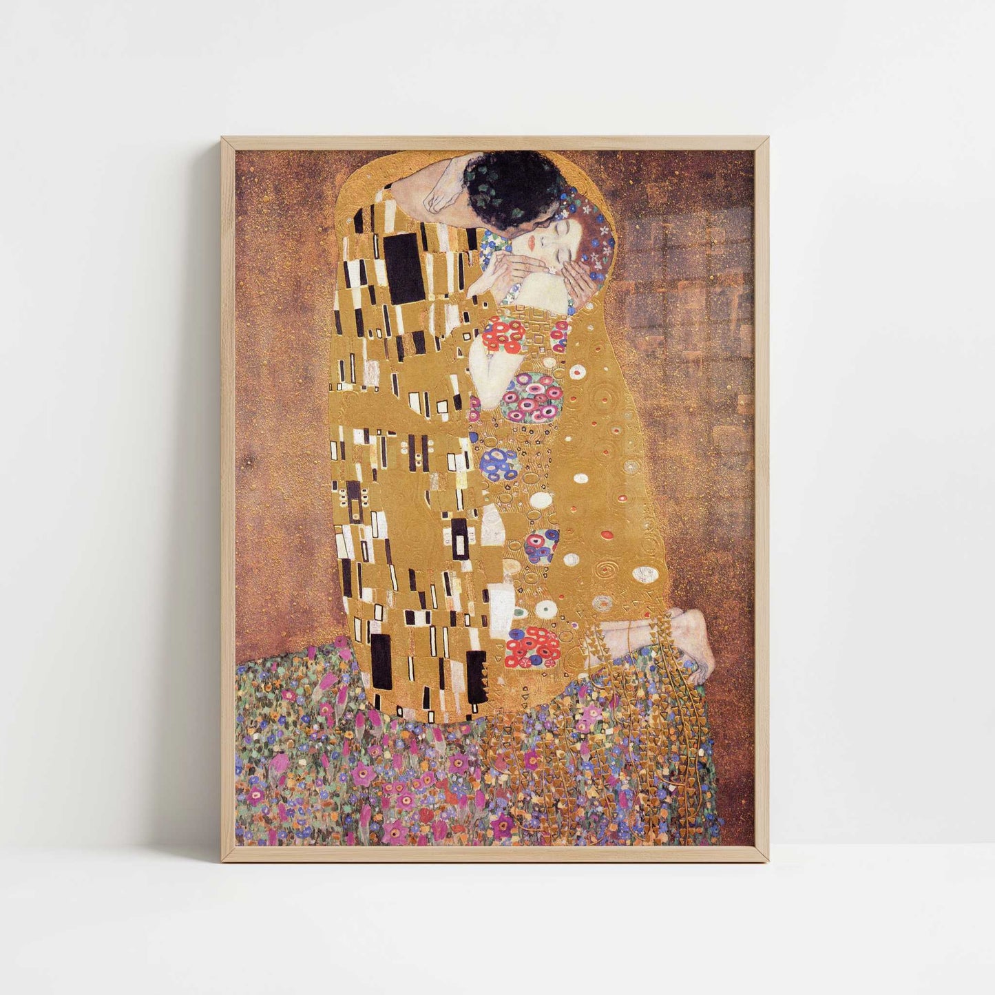 The Kiss (1909) by Gustav Klimt – Art Print - Art print in oak frame