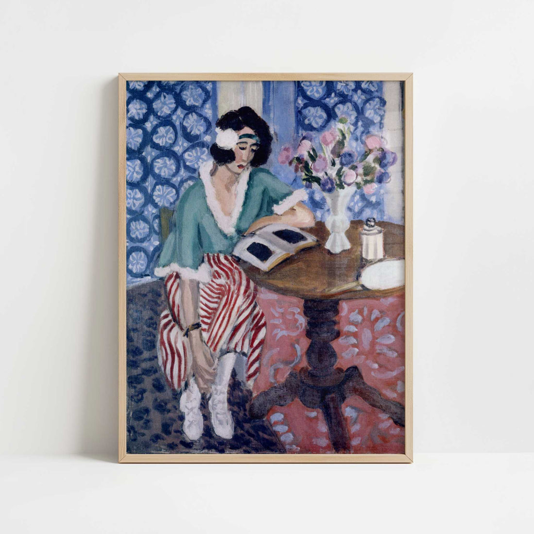 Reading Woman at a Table (1921) by Henri Matisse – Art Print - Art print in oak frame