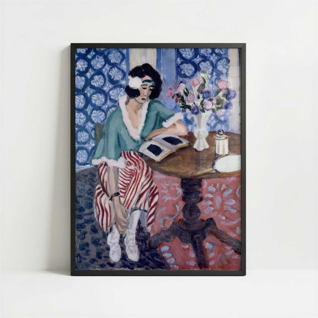 Reading Woman at a Table (1921) by Henri Matisse – Art Print - Art print in black frame