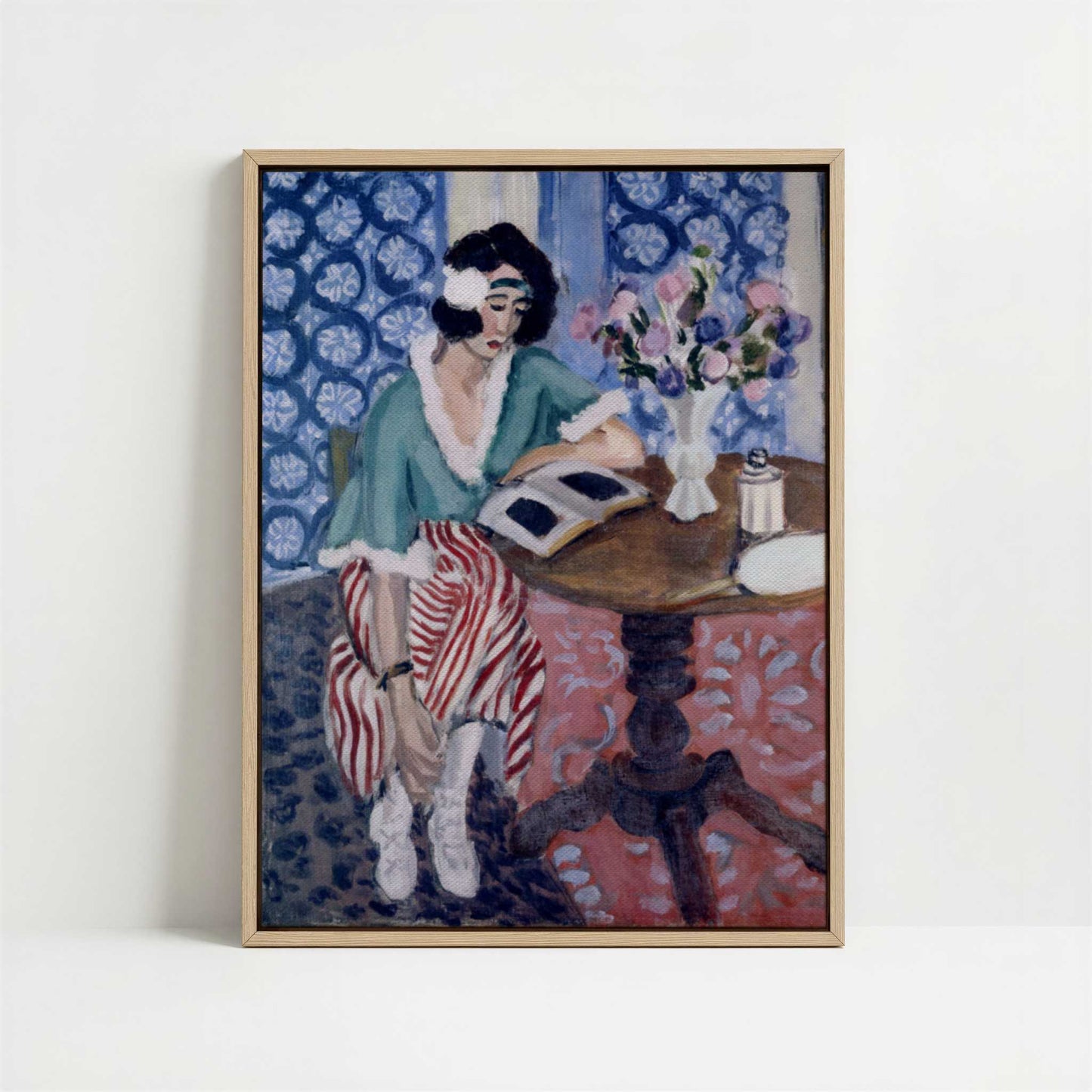 Framed Canvas - Framed canvas in oak color frame