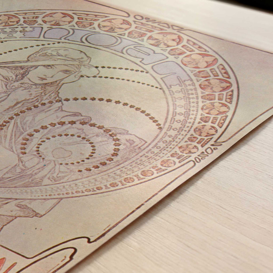 Au Quartier Latin (1900) by Alphonse Mucha – Art Print - Close-up detail of the art print