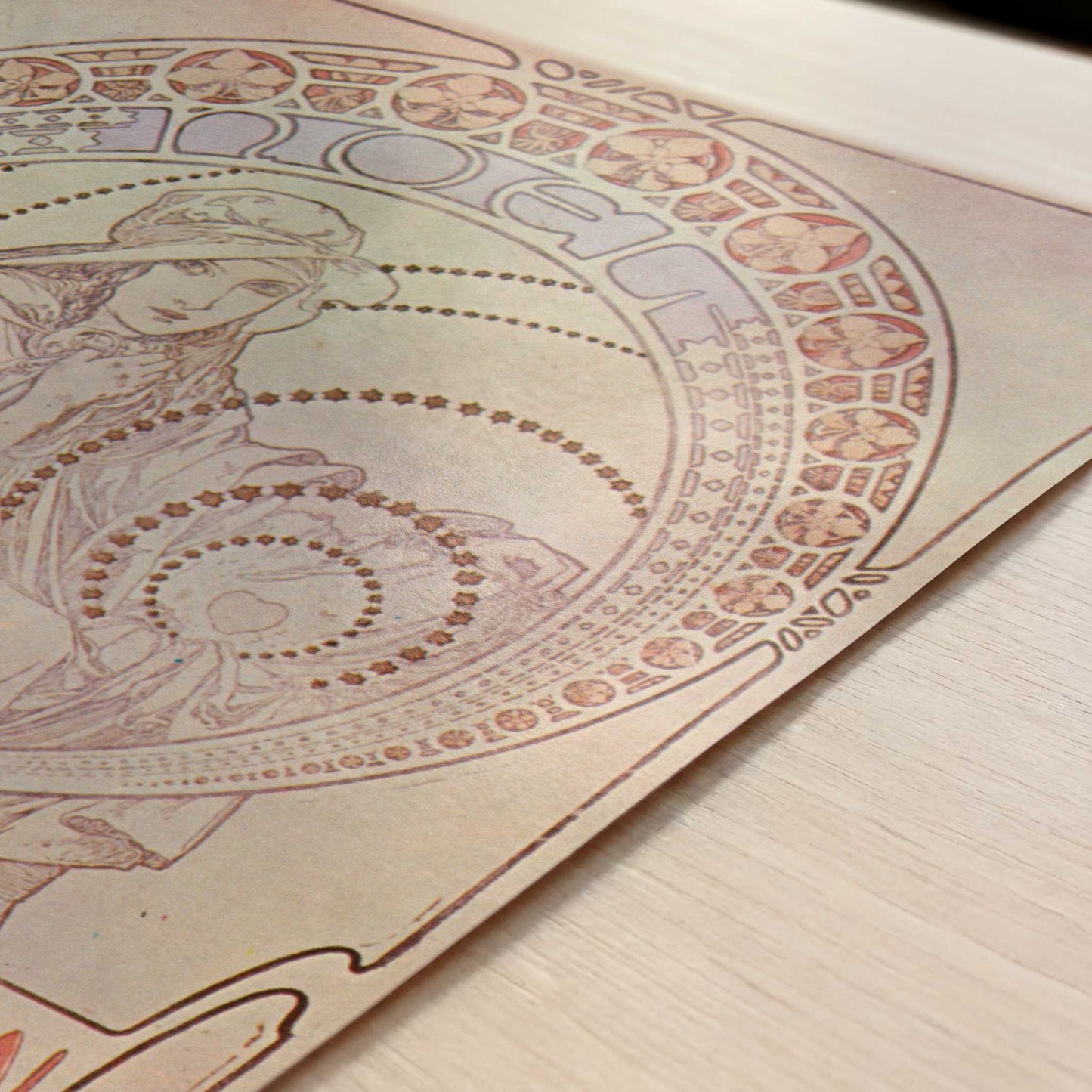 Au Quartier Latin (1900) by Alphonse Mucha – Art Print - Close-up detail of the art print