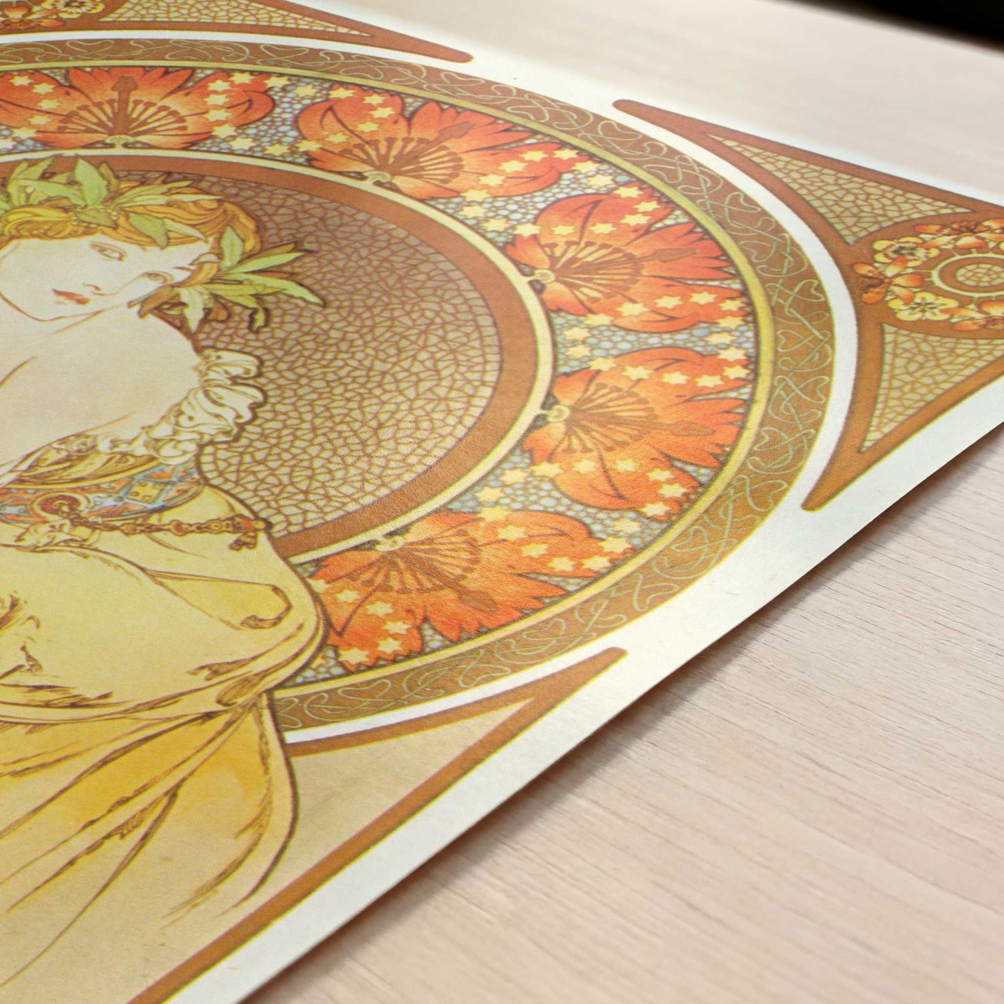 Femme au Chevalet (1898) by Alphonse Mucha – Art Print - Close-up detail of the art print