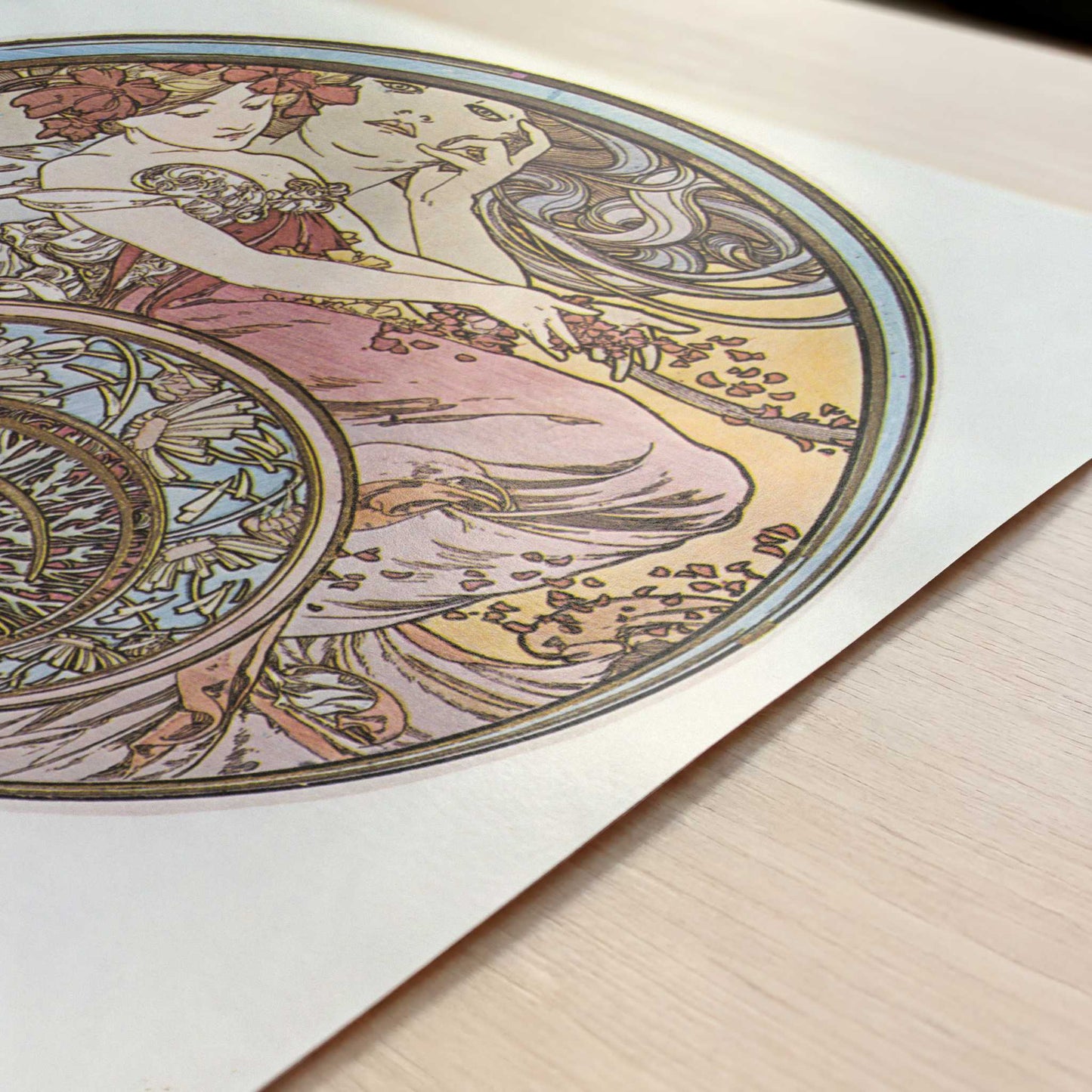 L'Eventail (1899) by Alphonse Mucha – Art Print - Close-up detail of the art print