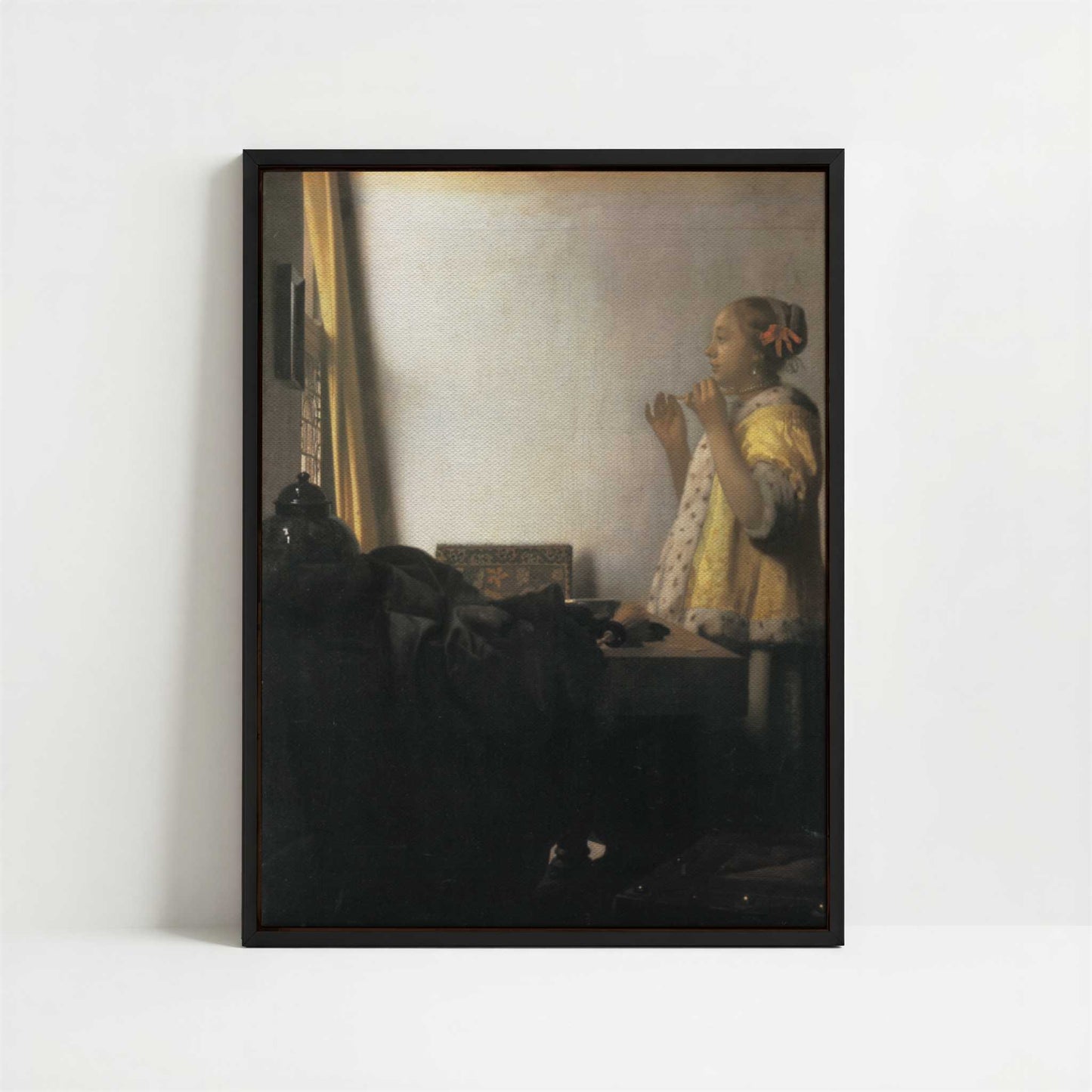 Framed Canvas - Framed canvas in black frame